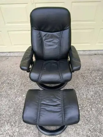 BLACK EKORNES STRESSLESS RECLINER AND OTTOMAN