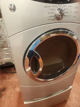 Electric dryer like new condition can deliver