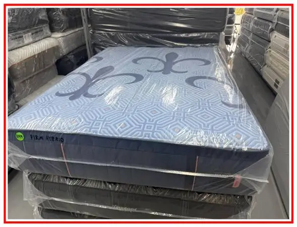 Queen Size Stearns & Foster Lux Estate Hybrid Mattress & Box Bed Set