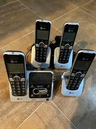 AT&T BL102-4 Cordless Telephone