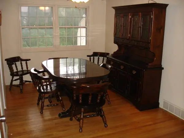 Vintage Bennington Pine Dining Room Set Table, Chairs, Hutch - 1980s