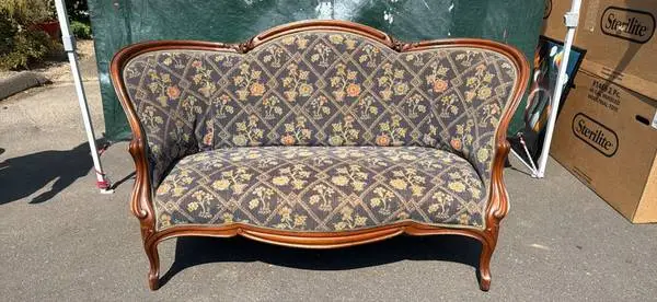 Vintage Ornate Carved Wood Settee / Loveseat Couch – Floral Upholstery