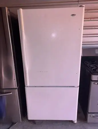 White Amana Refrigerator And Freezer