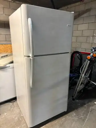 Frigidaire apartment size refrigerator