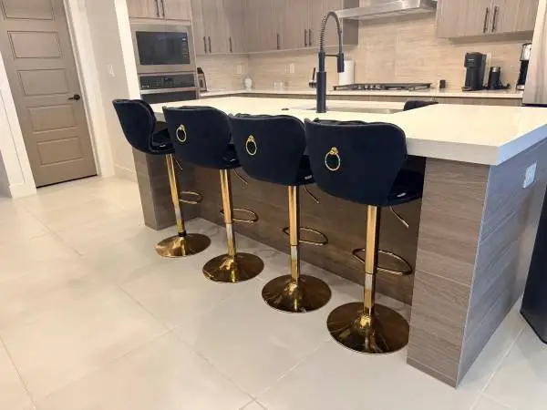 SET OF 4 ELEGANT BARSTOOLS