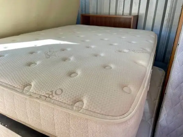 Full-size handmade double sided plush mattress store display set