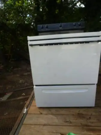 Kenmore electric stove in great condition.