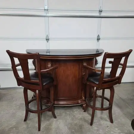 Gorgeous Granite Top Bar With Chairs