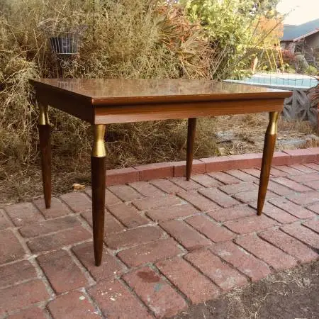 Cool 1950s-60s Mid Century Modern End/Side Table