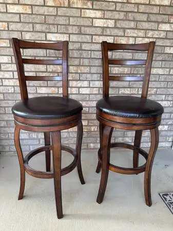NICE WOOD BAR STOOLS WITH BACK