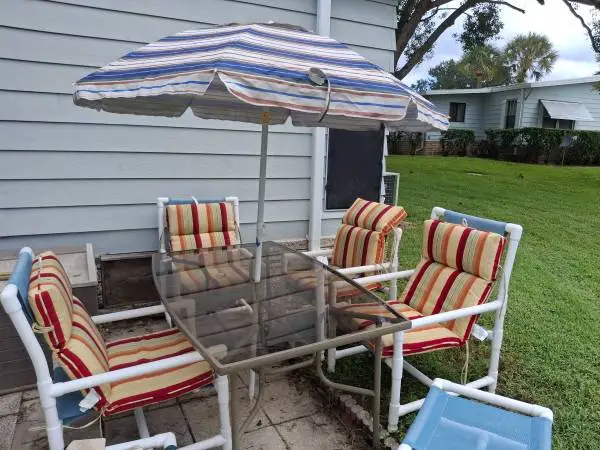 Patio table rectangle glass top with umbrella and 4 chairs w/ cushions
