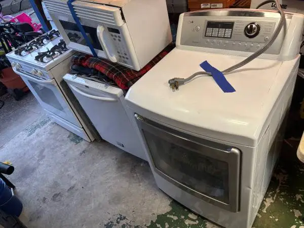 Dishwasher, oven stove gas range, microwave, dryer