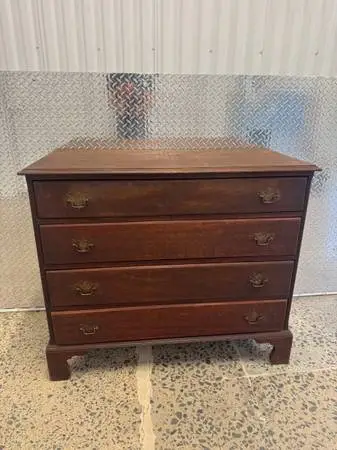 Antique vintage solid mahogany 4 drawer dresser