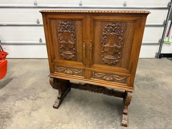 ORNATE AND UNIQUE BUFFET IN BEAUTIFUL CONDITION