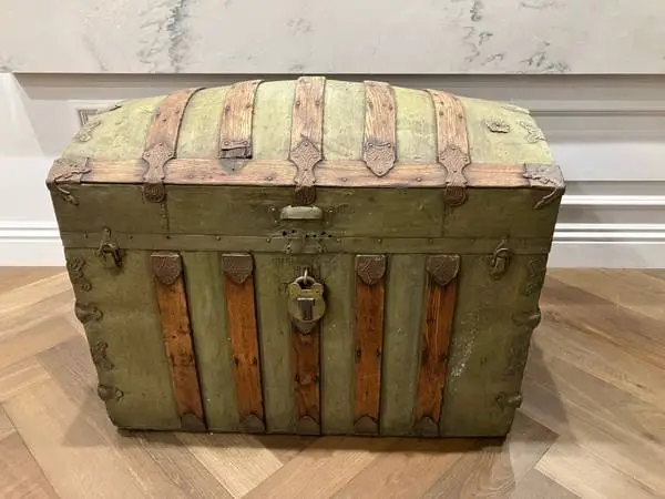 Vintage Trunk (Large size)