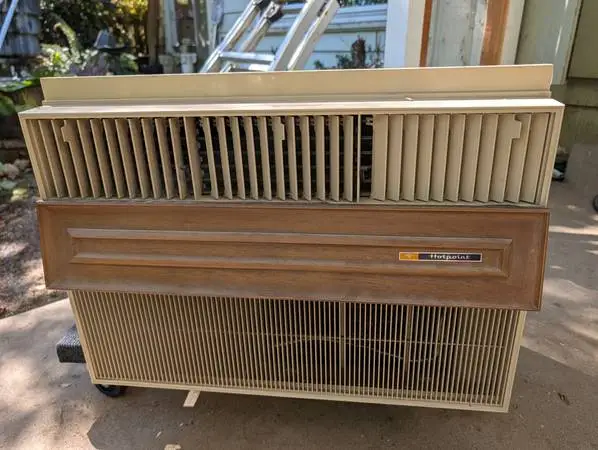 Brady Bunch Era AC, 10,000 BTU Hotpoint BEAST!