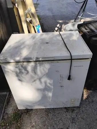 Insignia chest freezer