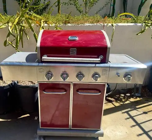 KENMORE Barbecue Grill With Extra Burner and Propane Tank !