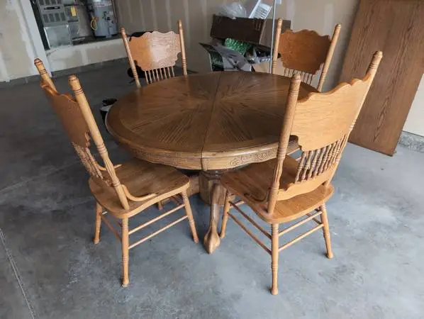 Wooden Kitchen Table w/chairs