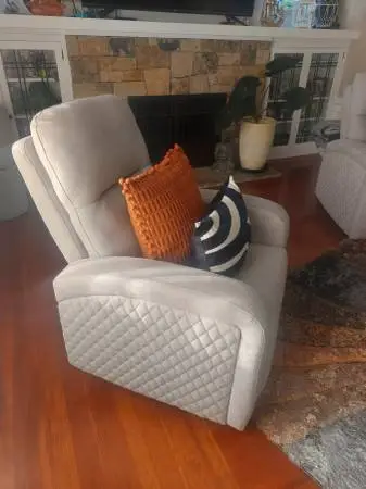 Recliner chairs set of two